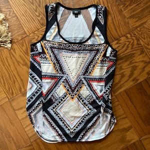 Geometric mesh tank